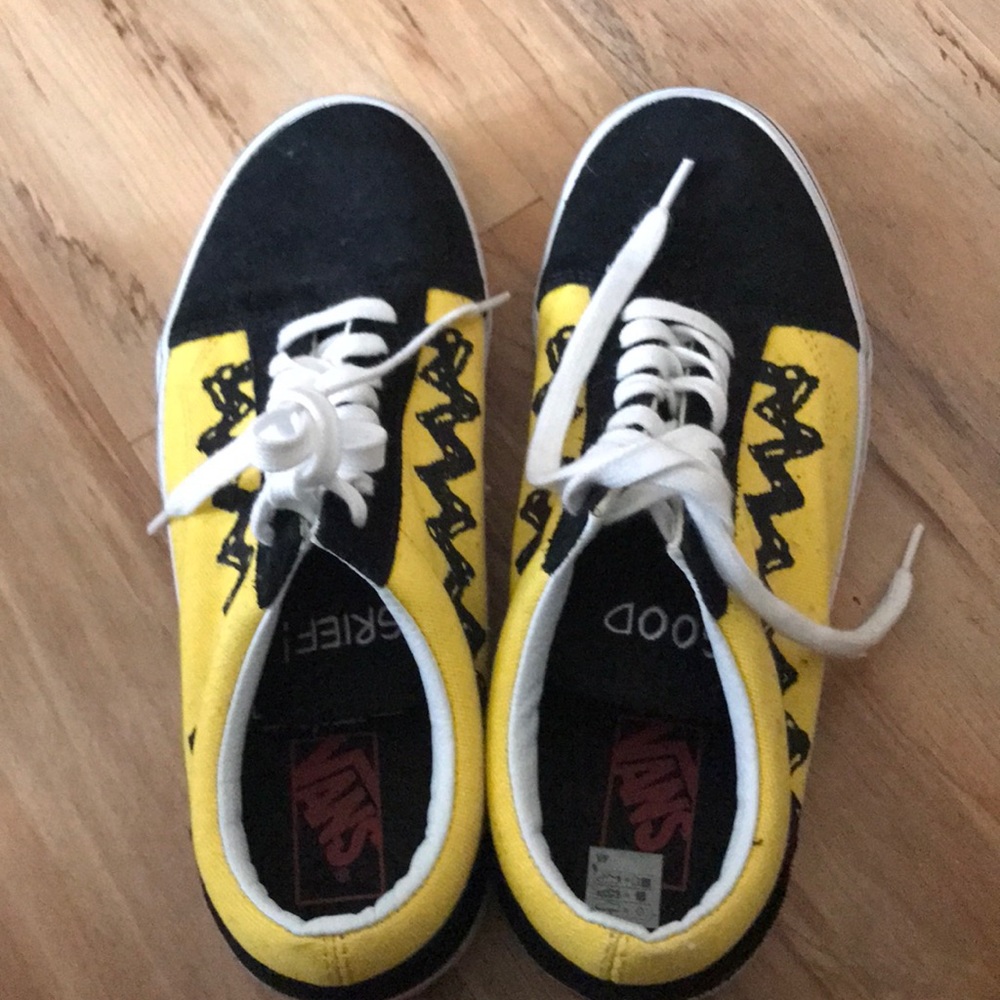 Vans Charlie Brown men’s size 8 women’s size 9.5